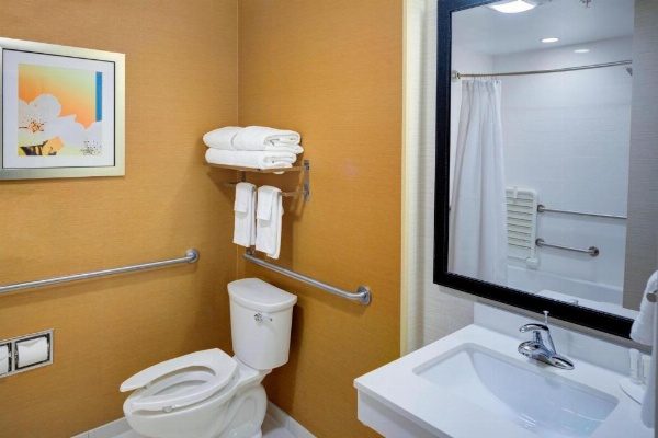 Fairfield Inn & Suites by Marriott Hollister image 10